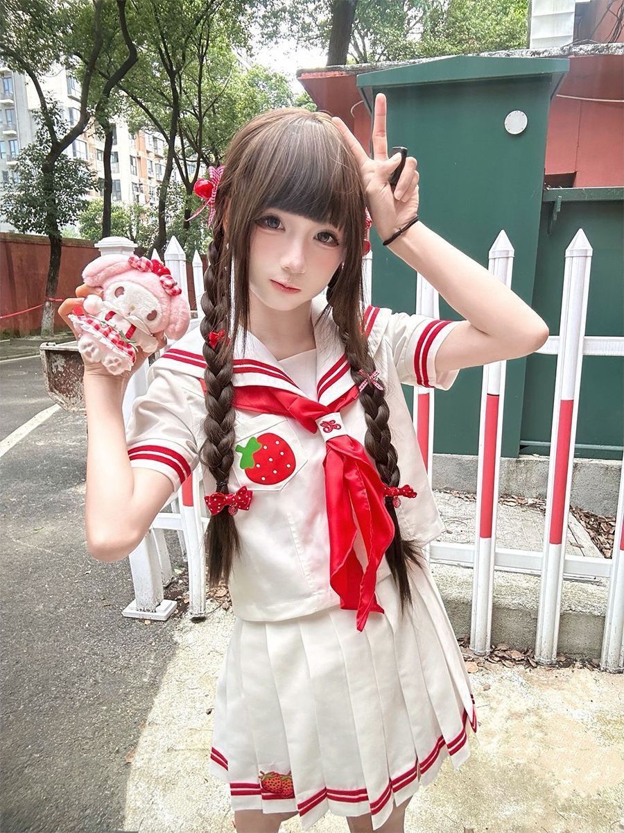 Embroidery Uniforms - Uroczy zestaw w stylu japońskim: haftowane