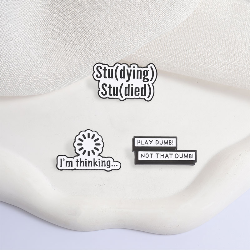 Sarcystyczne cytaty dla studen – Embroidery Letter M recenzja i cena