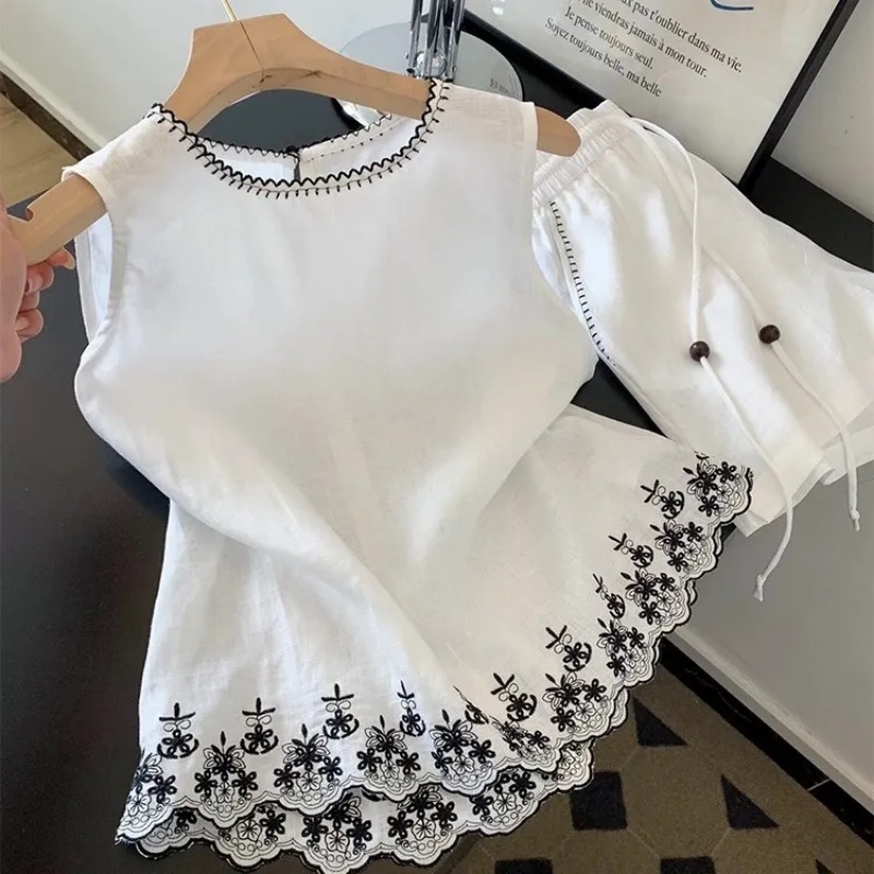 Prosty komplet damski w stylu  – Embroidery Uniforms recenzja i cena