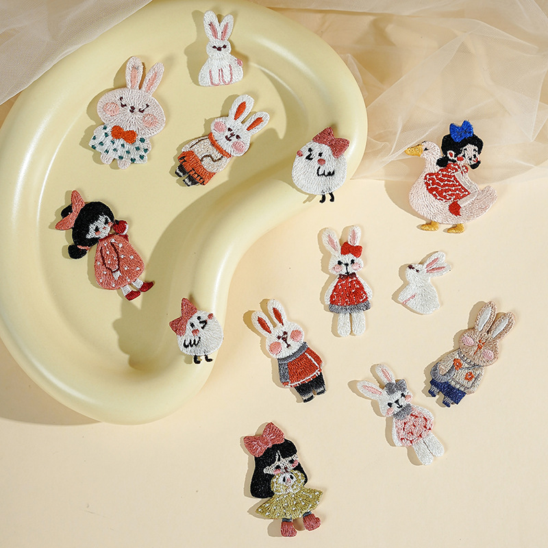 Urocza naszywka z haftem z mot – Embroidery Letter M recenzja i cena