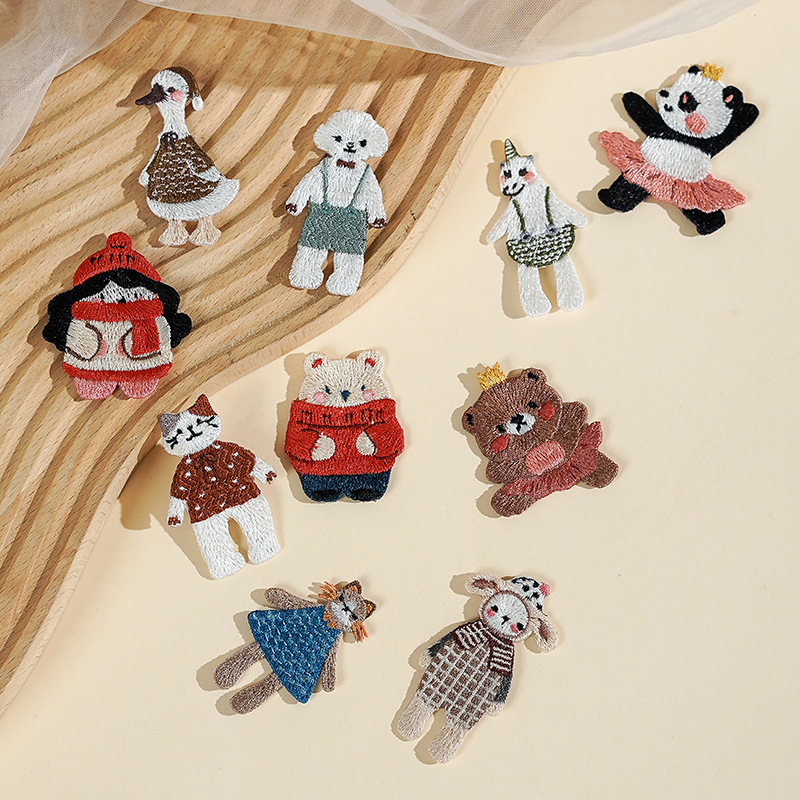 Urocza naszywka z haftem z mot – Embroidery Letter M recenzja i cena