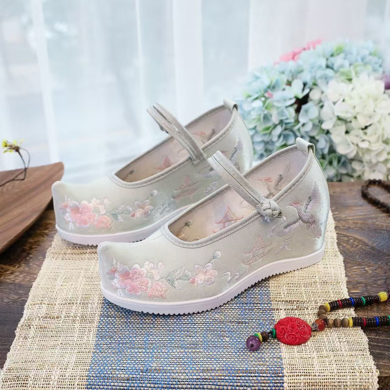 Damskie buty z haftem wewnątrz – Embroidery Style recenzja i cena
