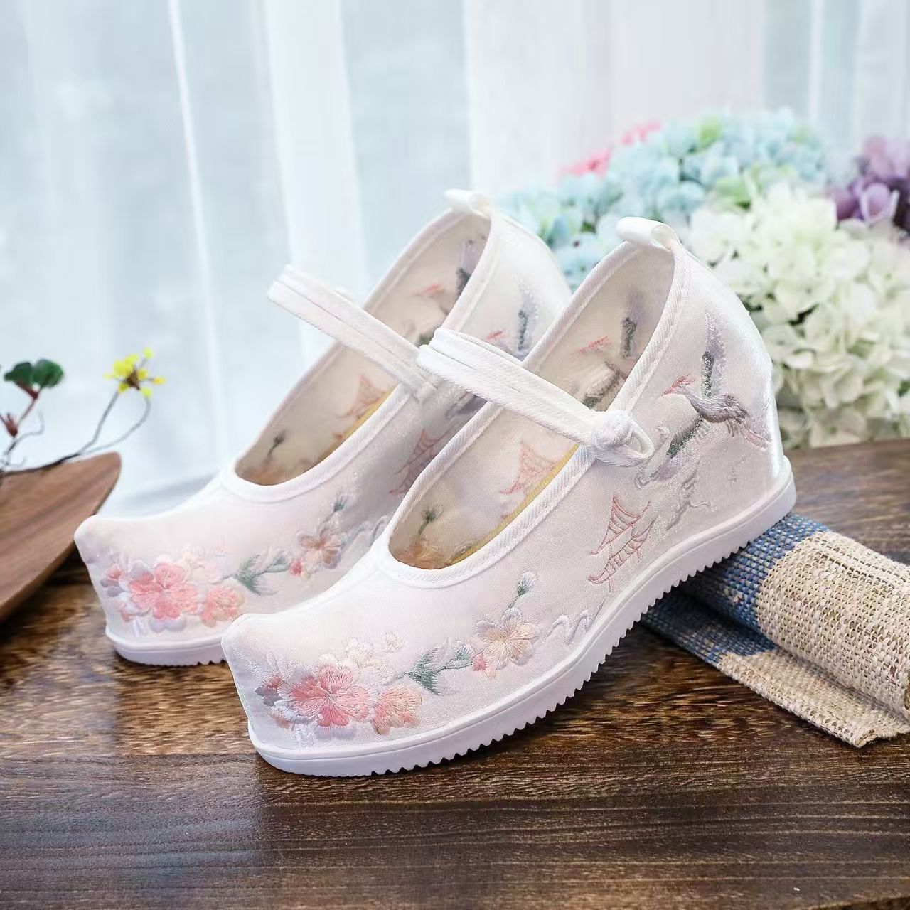 Damskie buty z haftem wewnątrz – Embroidery Style recenzja i cena