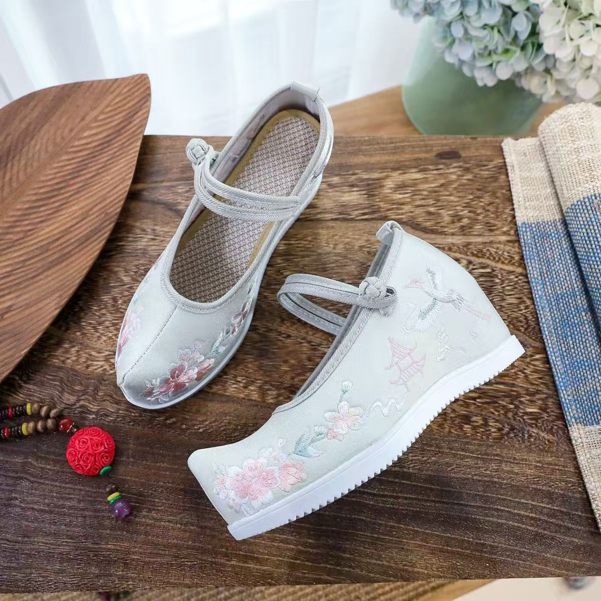 Damskie buty z haftem wewnątrz – Embroidery Style recenzja i cena